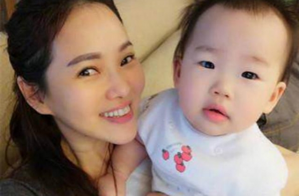 伊能静女儿“逆袭式”成长，妈妈美貌基因得以显现，女大十八变