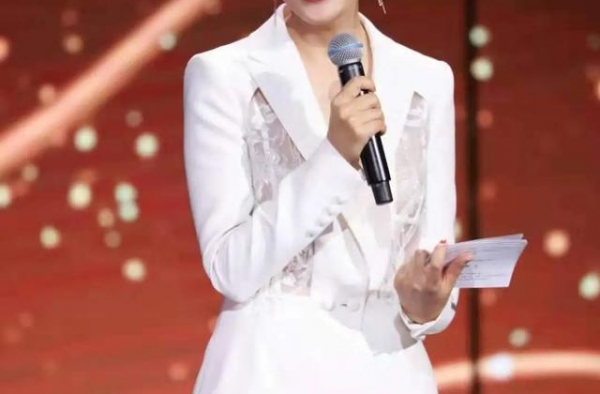 52岁的周涛，仍像25岁的少女，真的是一个不老女神！