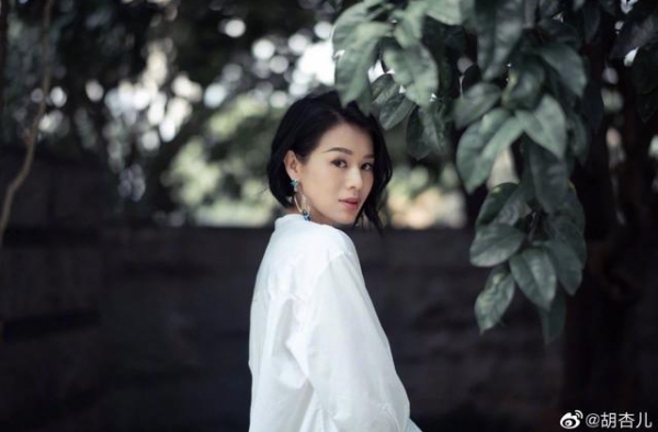 胡杏儿：最丑港姐逆袭，可以丑，可以输，唯独不能认命