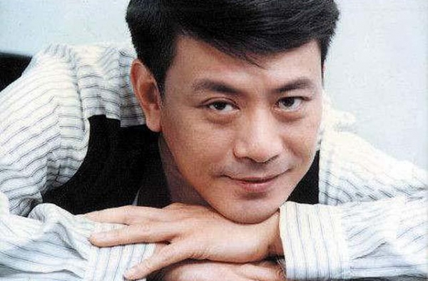＂一代妖男＂罗文：70年代走红，黄霑独对他偏爱，徒弟皆成巨星