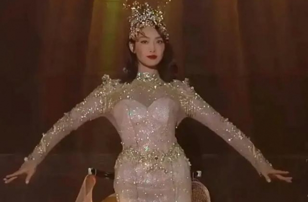 宋茜被吐槽胖，工作室晒战袍精修图，网友晒生图对比：看谁尴尬