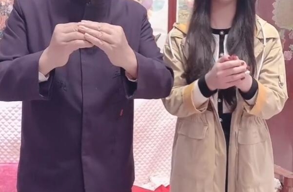 大衣哥女儿到底做错了什么？要被网友这么骂