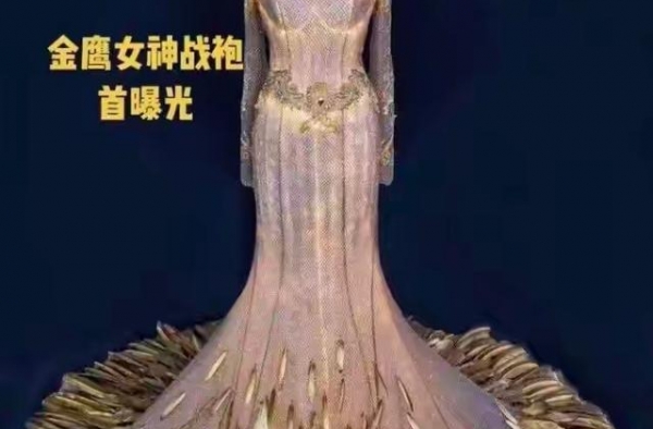 宋茜金鹰战袍大翻车，精修图美得太惊艳，现场生图却被嘲雄鹰