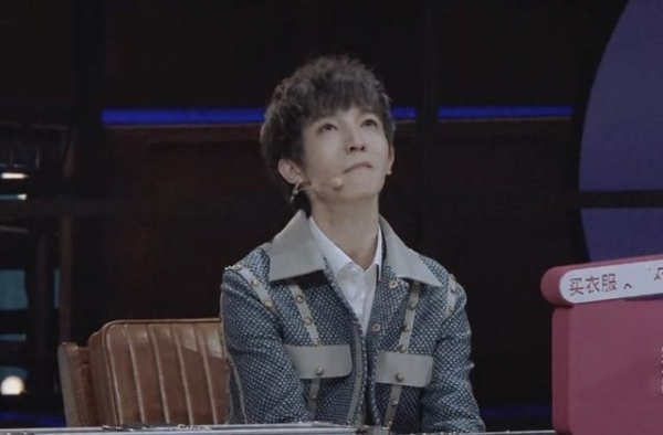 演员2：郭敬明多有钱？谁注意他手上戴的戒指，是我没见过世面了