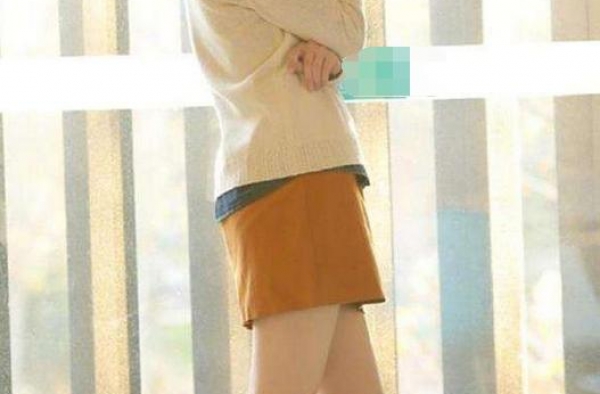 董璇离婚后真敢穿！裸粉色礼服展现温柔知性美，看到大胆露背服了