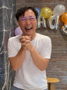 陈奕迅穿破旧发黄的鞋子，自曝已很久没有收入，庆幸自己不爱花钱