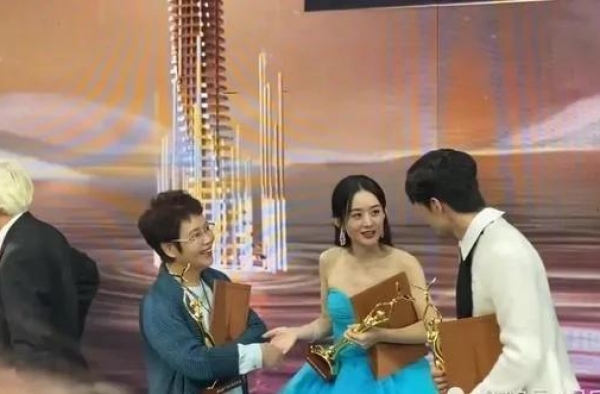 13岁签约，17岁出道，赵丽颖给介绍前辈的他到底有多优秀