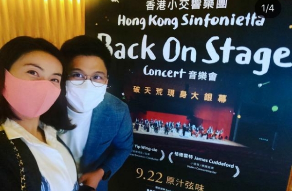郭晶晶阔太朋友圈曝光，鼓金鱼嘴吹蜡烛，传赵薇老公欠其闺蜜2亿