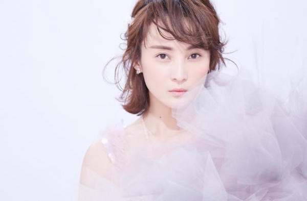 43岁蒋勤勤“火拼”二胎，生产之后样貌令人感慨，明星也是人