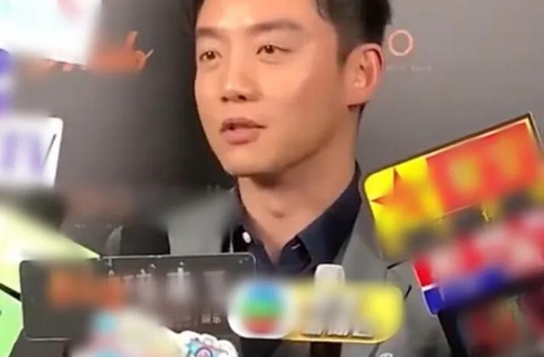 郑恺官宣老婆苗苗产女喜讯，新晋奶爸谈到女儿满脸幸福甜笑