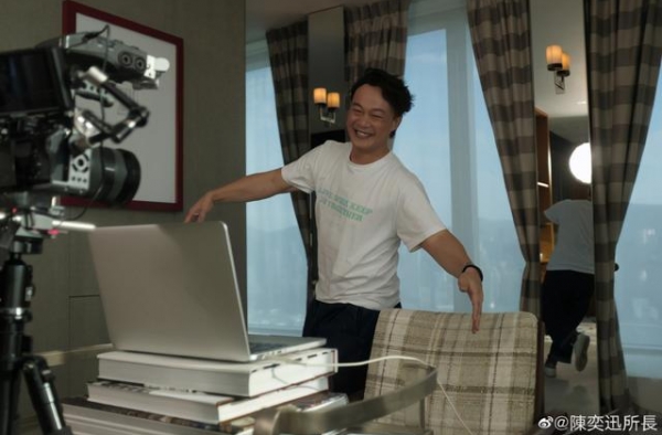 被陈奕迅cue到后，佟丽娅开心一整天，王一博却不以为然