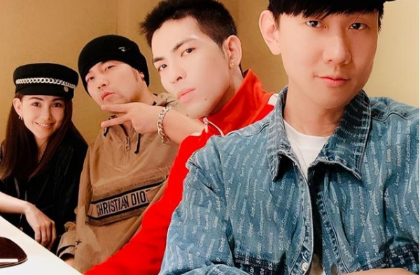 美特斯邦威喜提新代言人Rich Brian，能否找到新出路？