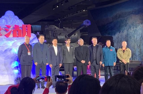 电影《长津湖》开机 吴京和易烊千玺演兄弟