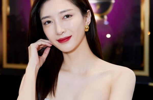 “王漫妮”现身深圳谈30+