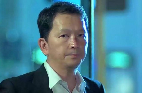 乌龙！老戏骨廖启智街头拍戏被误认为转行卖衣服，网友：实力派