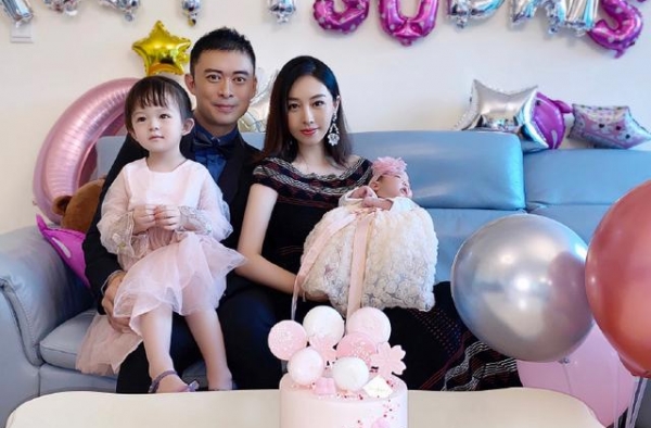 樊少皇二胎得女，妻子晒一家四口合照，大女儿颜值不输洋娃娃