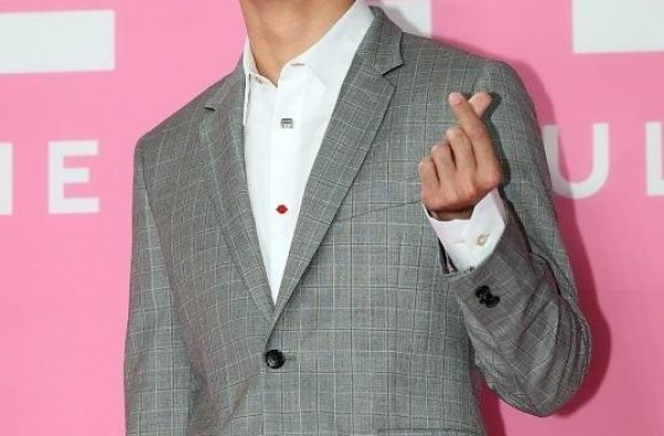 东方神起沈昌珉大婚，现场却一张新娘照都没有，这个男人有点帅啊