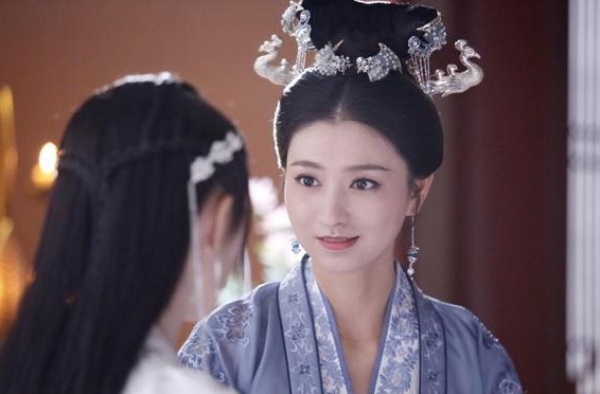 还记得《欢天喜地七仙女》中的她吗？当年灵气十足，现在开始演妈