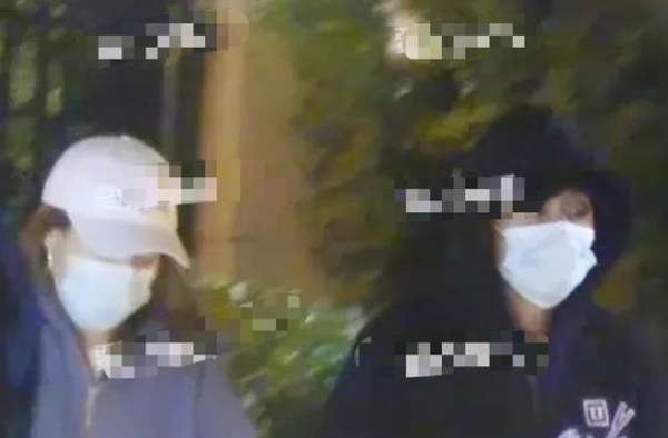 张一山疑再曝新恋情，与美女深夜同回别墅超亲密，曾被内涵渣男？