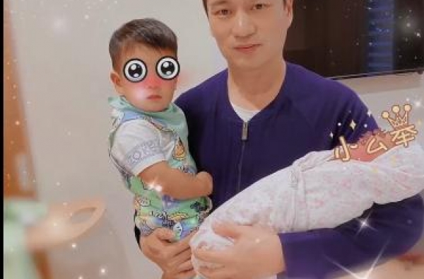 安以轩官宣二胎生女喜讯：一家四口“好好”的