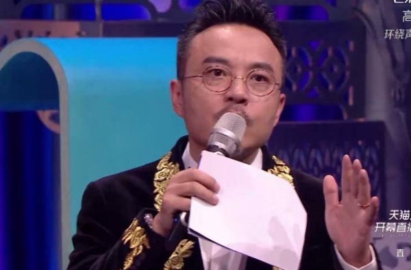 芒果晚会镜头：钱枫汪涵抢话、霍思燕脸僵硬、王一博手机被没收