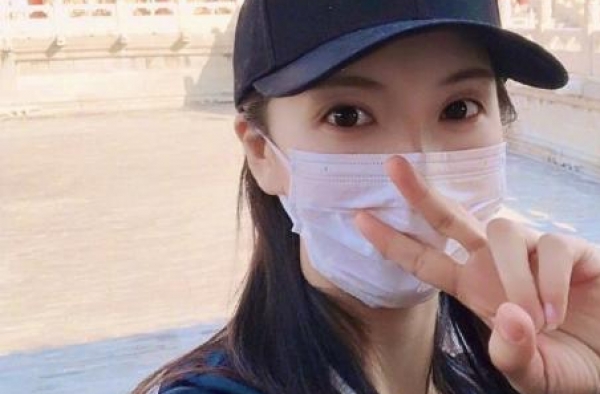 ＂万人迷＂陈好晒照，皮肤白皙如少女，却因一个细节被网友怒怼