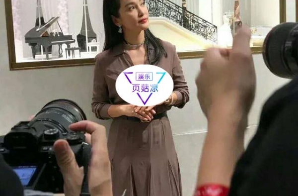 47岁李冰冰生图曝光，双手不忍看揭露真实年龄，姐弟恋走向成谜