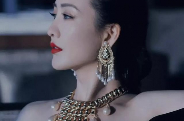 王鸥精美壁纸：清丽脱俗，妩媚性感！