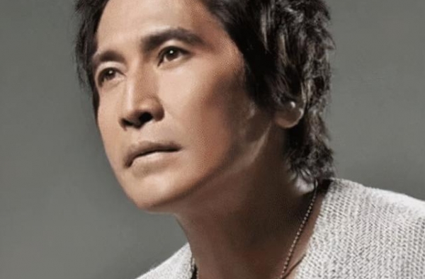 60岁齐秦与儿子对簿公堂，嗓子失声，51岁脸部烧伤，一生坎坷