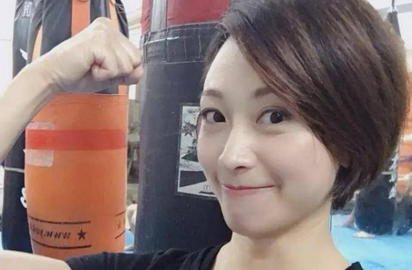 前TVB女星靠摆地摊生活
