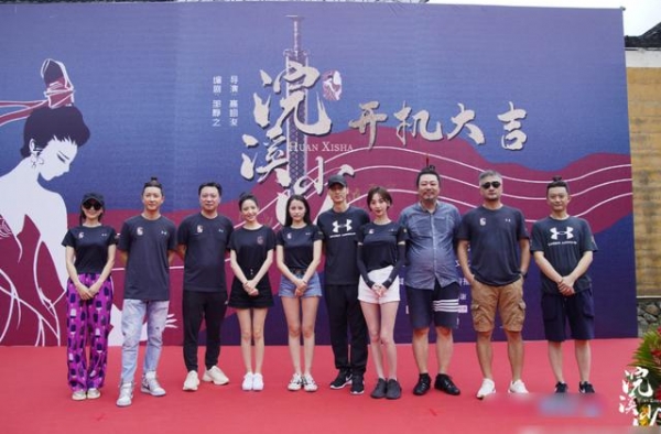 《浣溪沙》片场直击，当佟丽娅陈都灵同框，相差十岁的脸没看错吧
