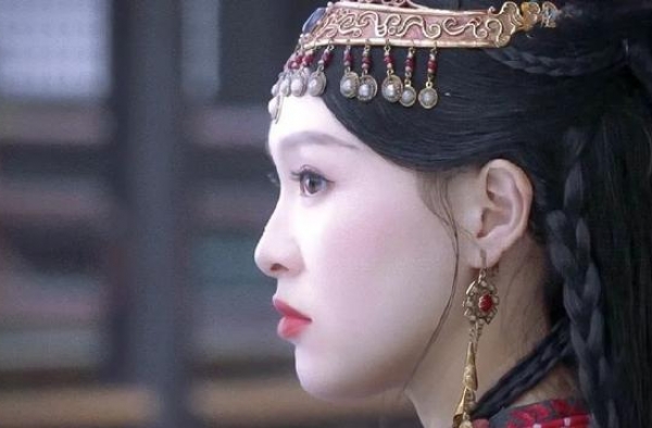 还在古装剧里强撑少女感？真替她们着急