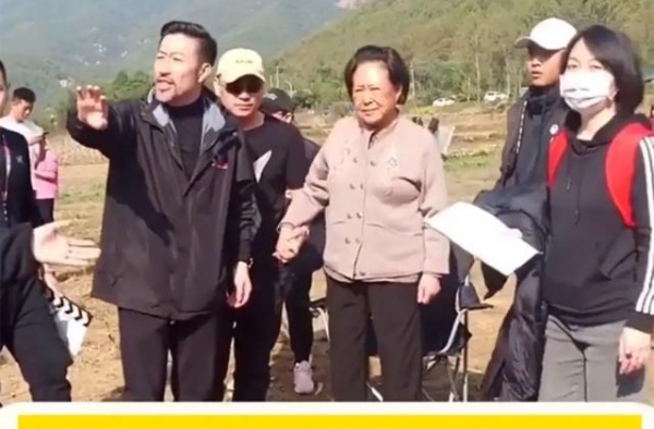 70岁还出来拍戏？她也太拼了吧