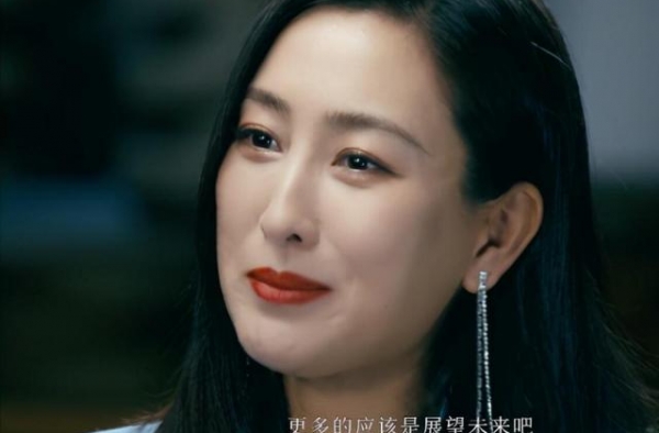 《演员2》狂吹“彩虹屁”却不发卡，不是导演虚伪，而是真相残酷