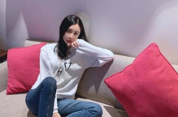 潘玮柏妻子婚后首晒照，戴婚戒小腹平坦，老公视角破奉子成婚传闻