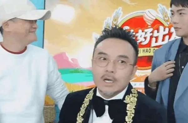 刘维向马云九十度鞠躬被嘲，见马云秒变卑微，网友：向金钱低头？