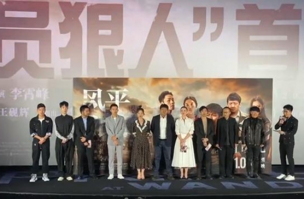 黄渤最初要演章宇的父亲？两代黄毛同框，网友：长得越来越像