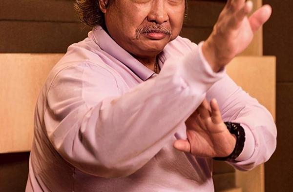 “最灵活的胖子”洪金宝，手术后憔悴暴瘦，儿媳爆内幕后令人宽心