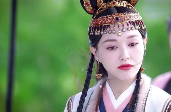 新剧口碑一言难尽，就算罗晋和女儿齐助力，唐嫣这次恐怕也要栽了