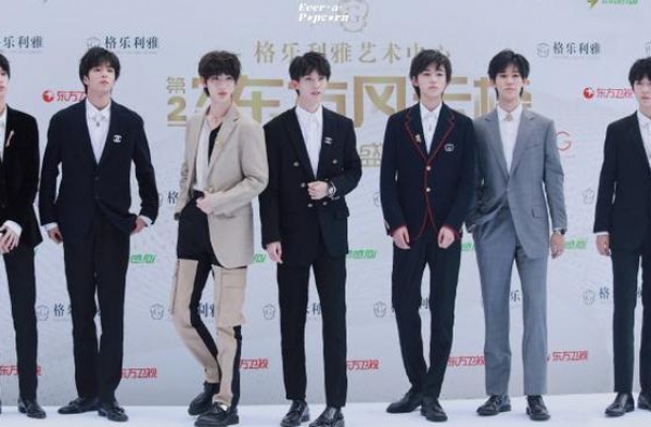 《王牌对王牌》直播，贺峻霖喜欢华晨宇，还得到偶像回应啦
