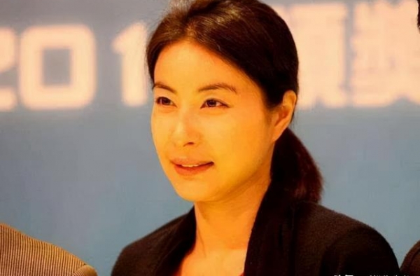 郭晶晶高情商回应“是否生四胎”，网友听完怒赞：“阔太圈”清流