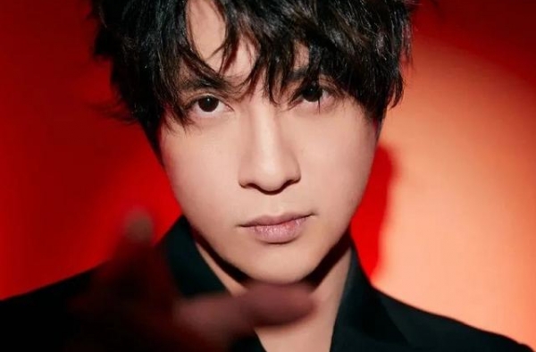 霸气回复“就不剪”，不易青年薛之谦，他就是拿着木剑的黑夜舞者
