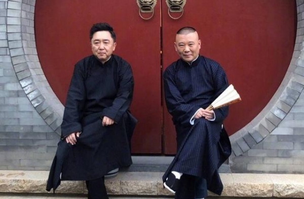 绝不向高雅低头！德云社郭德纲为陶冶情操，竟然在书房种地瓜玩