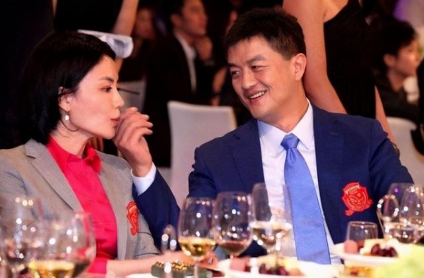 王菲女儿李嫣清空社交动态，个人简介饱含深意，疑不堪网络攻击