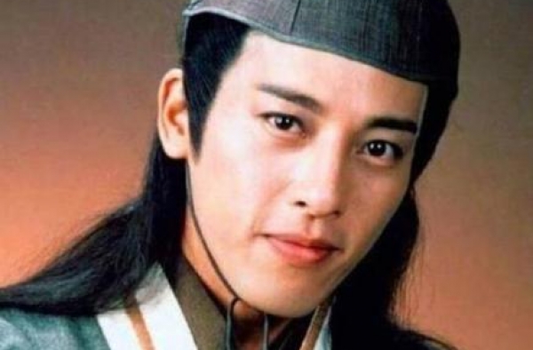 他是最帅“令狐冲”，娶大4岁麦景婷，恩爱24年不生孩子不吃肉