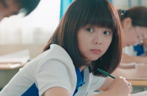 “少女感”与“智障感”的壁在哪？谭松韵一演就高级，她们却尴尬