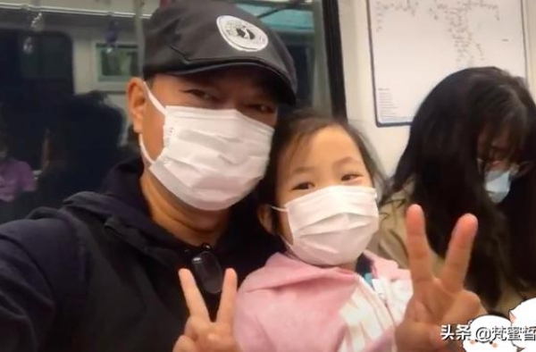 52岁董勇出行无人识，因爱受伤不婚不恋，晚年遇真爱女儿才5岁