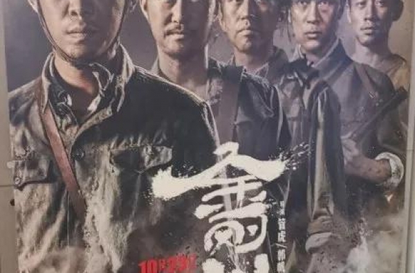 电影《金刚川》，蹭热度卖爱国情怀的注水片