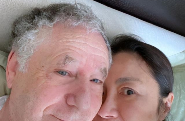 相恋16年不结婚，58岁杨紫琼与74岁外籍富豪庆祝相恋6千天