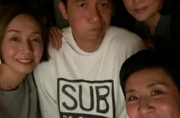 梁朝伟与老婆刘嘉玲同框显沧桑